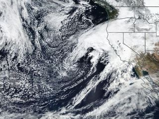 Llueve “intensamente” en el Valle de la Muerte, el lugar más seco de Estados Unidos