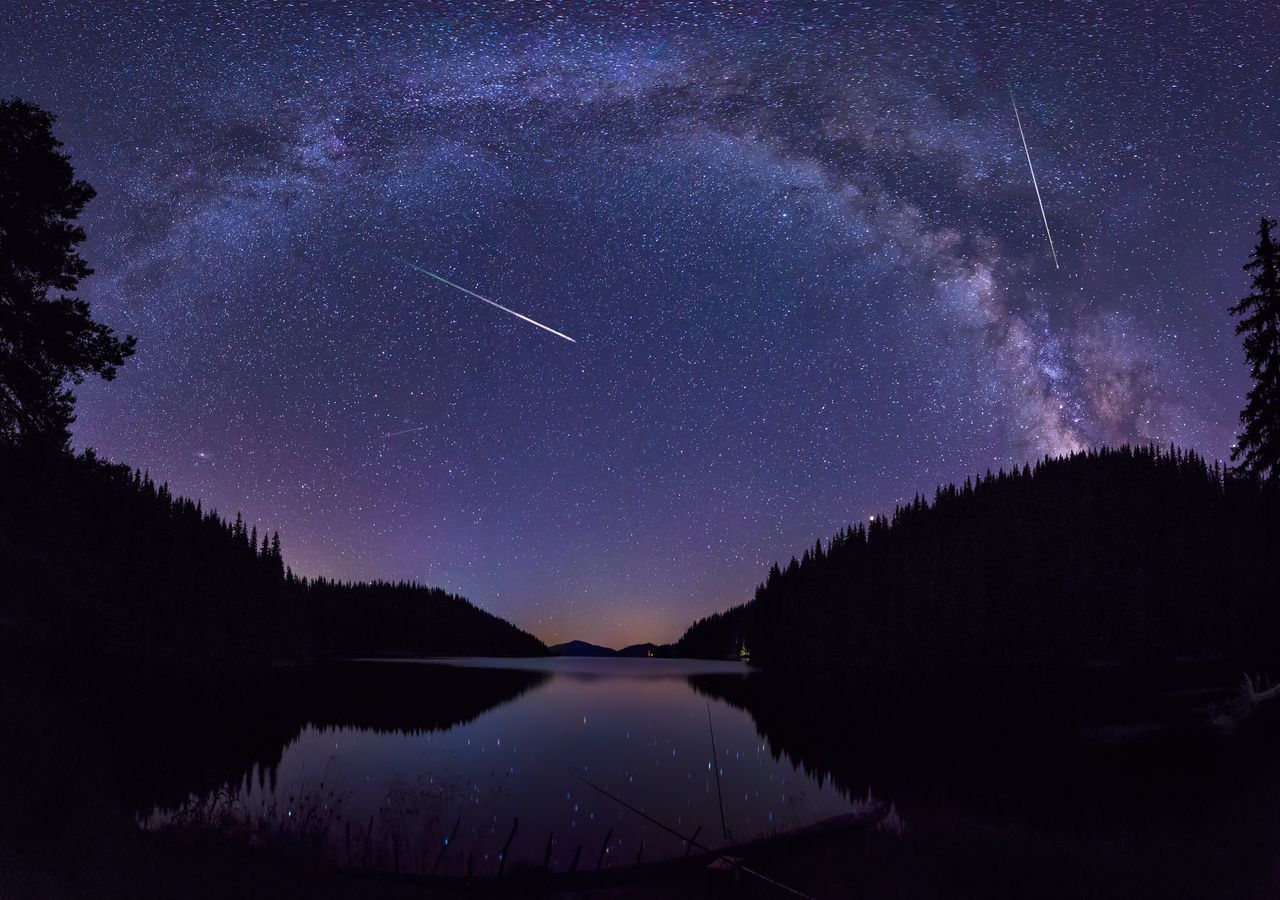 Anualmente hay alrededor de diez eventos de lluvias de estrellas que solo varían en algunos días sus fechas.