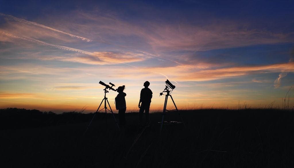Lo mejor para preparar una observación astronómica es llegar desde temprano para adaptarse a las condiciones del clima y de oscuridad.