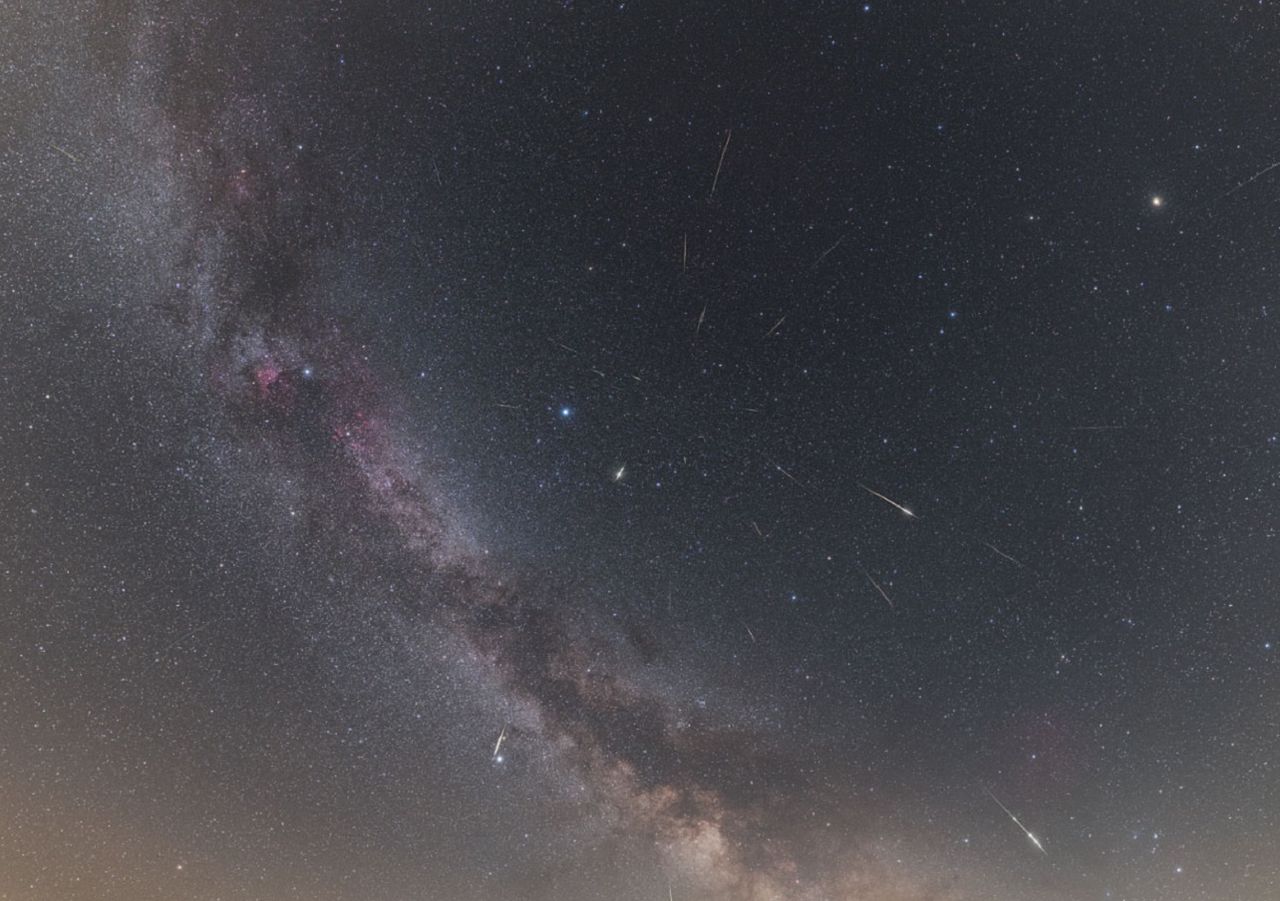 Meteoros líridas de la constelación de Lyra Crédito de imagen y derechos de autor: Petr Horálek