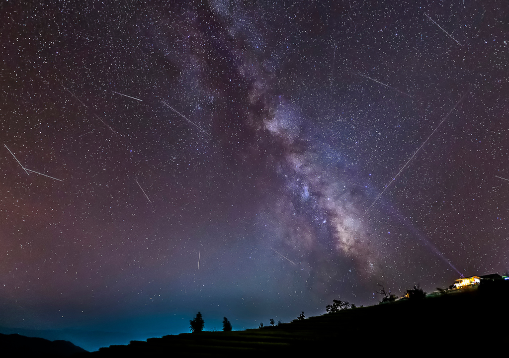 La observación del cielo nocturno ha sido uno de las actividades humanas desde sus inicios. La observación del cielo nocturno ha sido uno de las actividades humanas desde sus inicios.