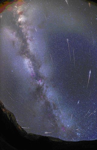Lluvia de Perseidas sin Luna y Vía Láctea