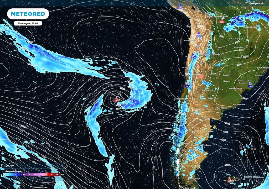 Una baja presión se organiza frente a Chile, llegando el lunes al país.