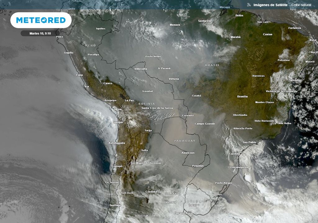 nube de humo que cubre América del Sur vista desde los satélites meteorológicos