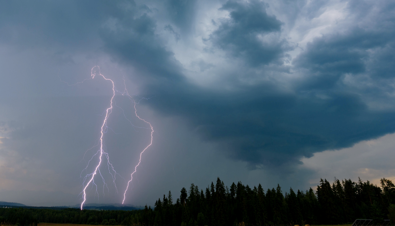 Los sistemas frontales aparecerán por Chile llevando lluvias al sur y Patagonia e inestabilidad al centro. Una baja segregada podría dejar tormentas el fin de semana sobre la zona central.