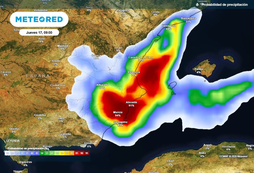 El riesgo de lluvias muy intensas se mantiene en el este y Baleares en las próximas horas.