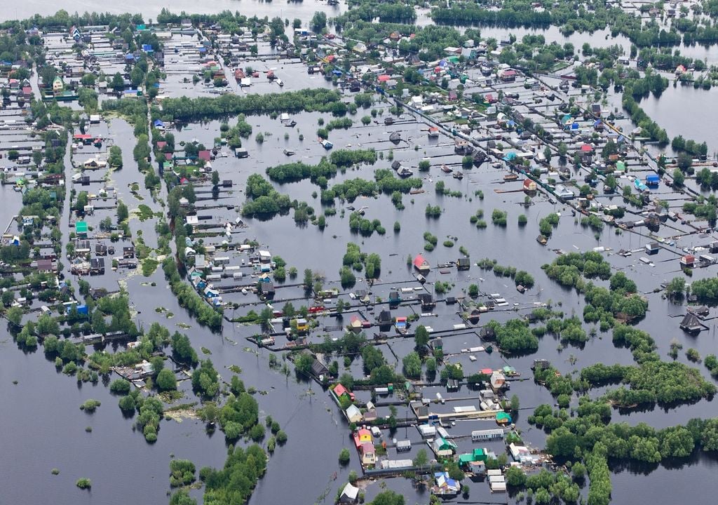 ciudad y casas inundadas
