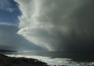 El verano arranca sin grandes calores y con lluvias en el norte