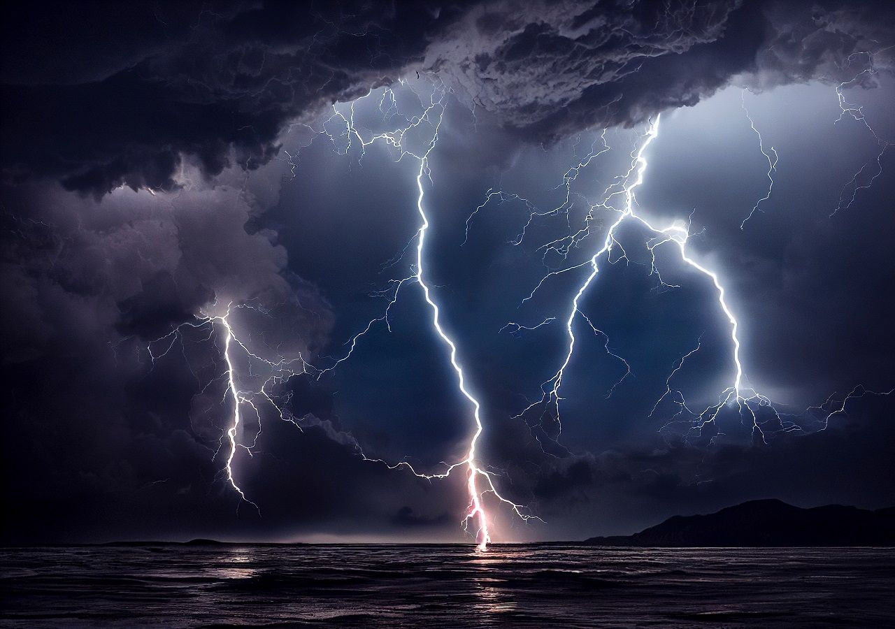 Ciclón Julia y un frente frío podrían generar tormentas fuertes en nuestro país.