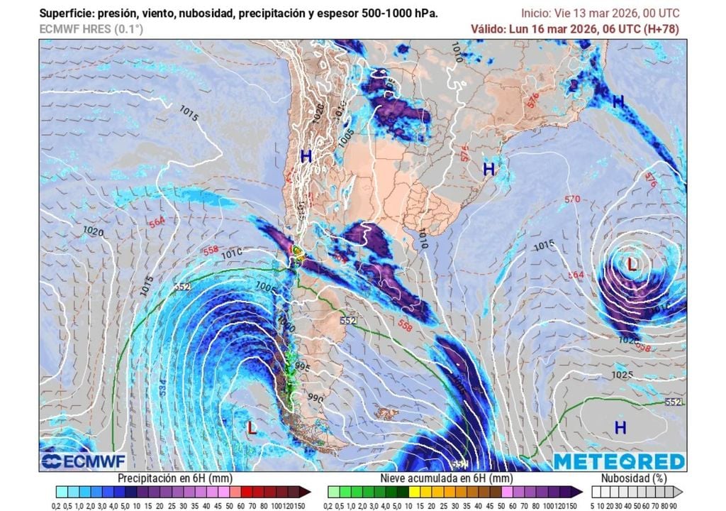 El mapa muestra el sistema frontal afectando a la zona central del país, mientras un segundo sistema comienza a ingresar por el sur, el cual ayudará a empujar las precipitaciones hacia regiones más al norte.