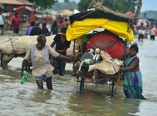 Höchste Alarmstufe! Schwere Überschwemmungen sorgen für schwere Schäden in Indien! 