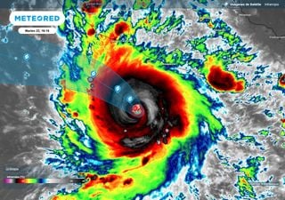 Lluvias torrenciales y fuertes vientos por el poderoso huracán Polo esta tarde-noche sobre Guerrero y Michoacán