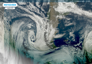 Lluvias, viento blanco, tormentas eléctricas y más: estos son los fenómenos que se prevén en Chile para esta semana