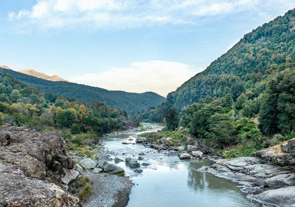 Río Biobío, uno de los más largos y caudalosos de Chile. Río Biobío, uno de los más largos y caudalosos de Chile.