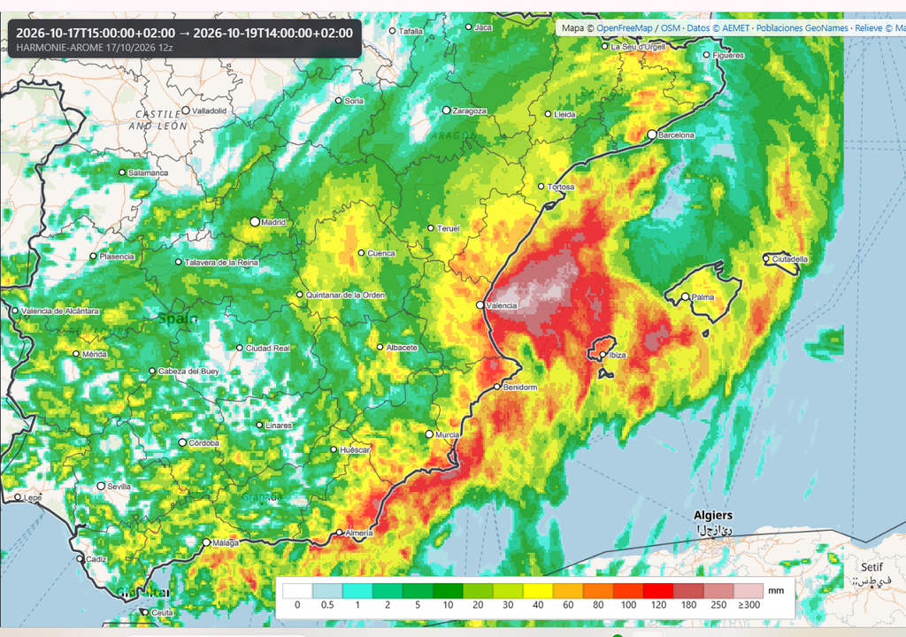 Precipitación acumulada prevista hasta mañana al mediodía. Algunos escenarios contemplan más de 300 l/m² en puntos del litoral levantino y las Pitiusas. Fuente: modelo HARMONIE.