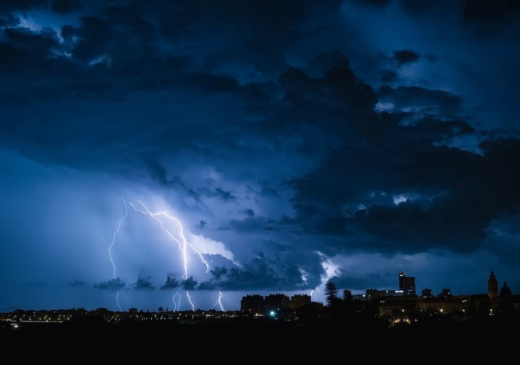 Virulentas tormentas con importantes acumulados esperados activan la alerta en la zona de Levante.