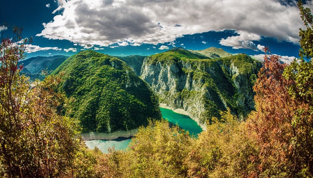 Vista del cañón del río Piva, en el Parque Nacional Durmitor de Montenegro.
