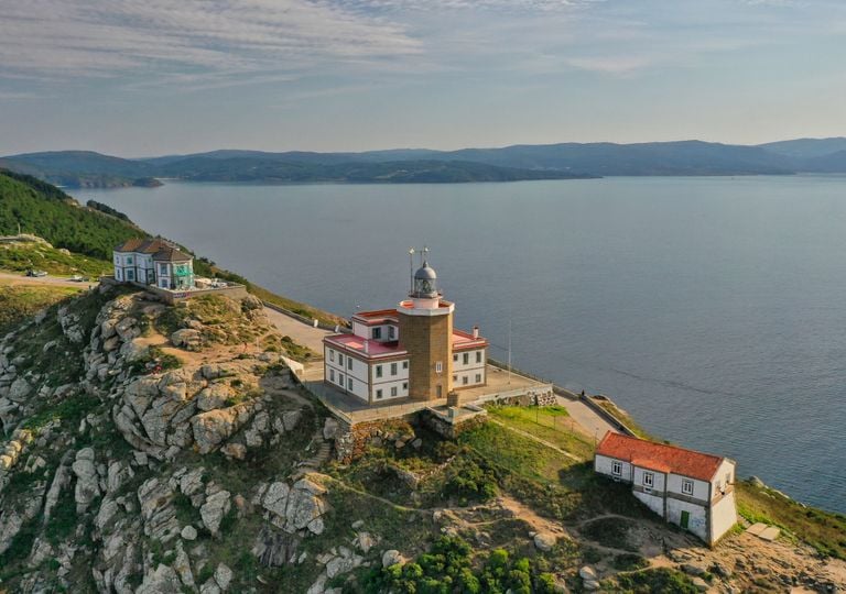 Los 5 faros más bonitos de España: rincones que desafían la fuerza del mar