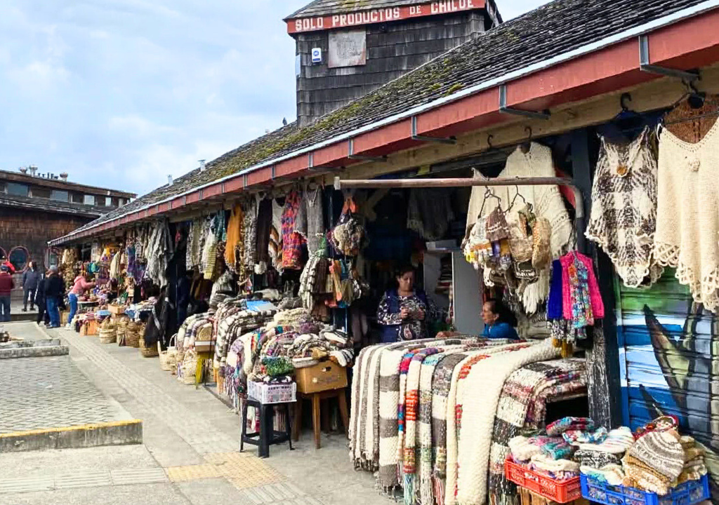 La artesanía en lana es una de las más características de Chiloé. Crédito: @fotos_beryala_radio.