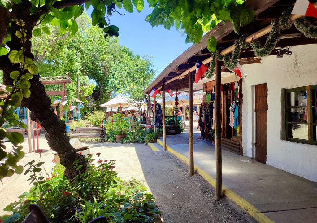 El Pueblito Los Domínicos destaca por sus construcciones características del campo chileno. Crédito: Catalina Contreras.