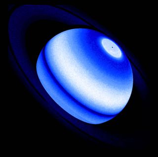 Los anillos de Saturno están calentando su atmósfera