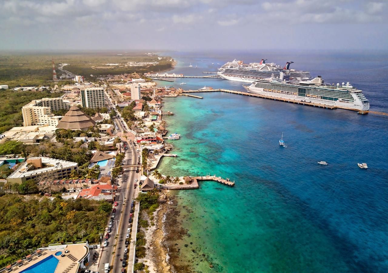 En 2024, Cozumel recibió 1,281 cruceros, siendo el destino principal de cruceros del Caribe mexicano.