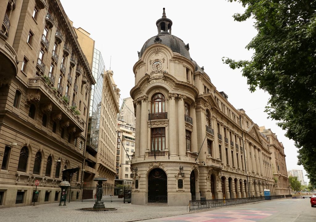 La arquitectura del Edificio de La Bolsa de Comercio está inspirada en el renacimiento francés del siglo XVII.