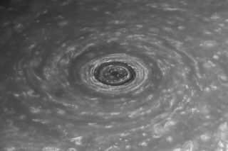 Los ciclones polares de Saturno