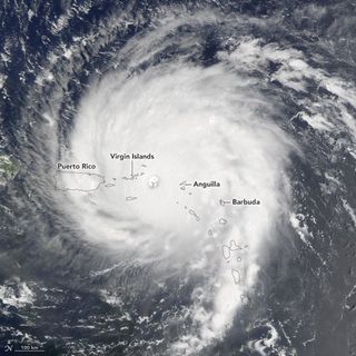 Los ciclones tropicales: sus nombres en diferentes cuencas, umbrales de vientos y centros regionales de predicción