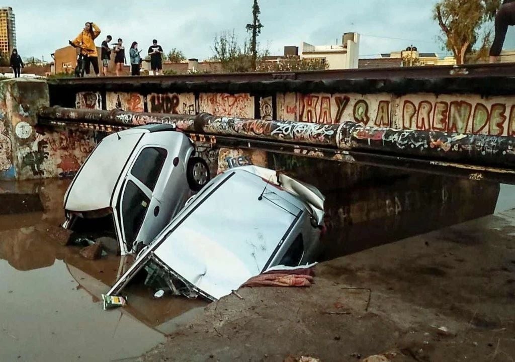El temporal histórico de Bahía Blanca estuvo potenciado por condiciones de circulación que permitieron el desarrollo de un sistema convectivo muy profundo que concentró lluvias intensas en una área relativamente chica. A ello se le suman sistemas, como este, de muy lento desplazamiento. Imagen: Nicolás Tramontana / Meteored