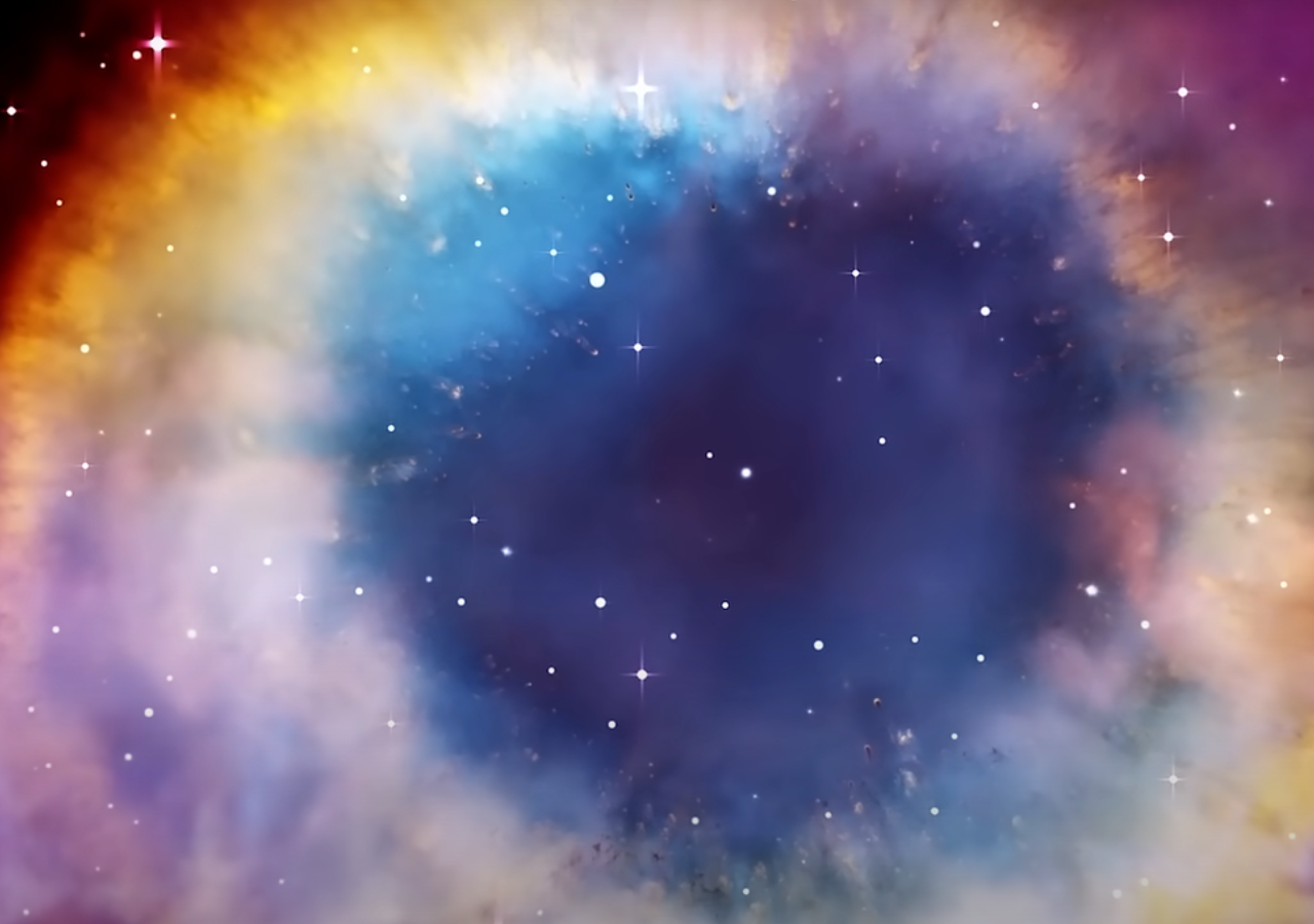 La Nebulosa de la Hélice, también conocida como “Ojo de Dios”, inspira nuevas ideas sobre un universo que habría nacido sin inflación, solo a partir de gravedad y mecánica cuántica.