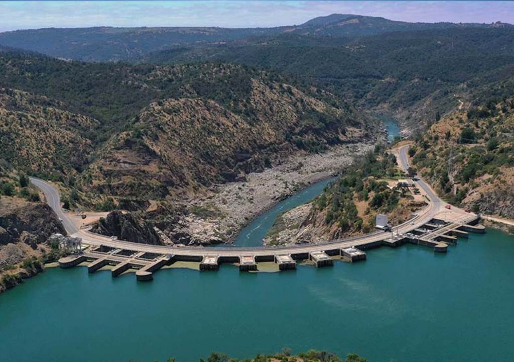 Central Hidroeléctrica, embalse Rapel. Central Hidroeléctrica, embalse Rapel.