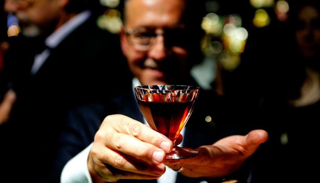 Su creador, el bartender Salvatore Calabrese, cuenta con 40 años de experiencia, siendo conocido como "El Maestro". Imagen: Out & About.