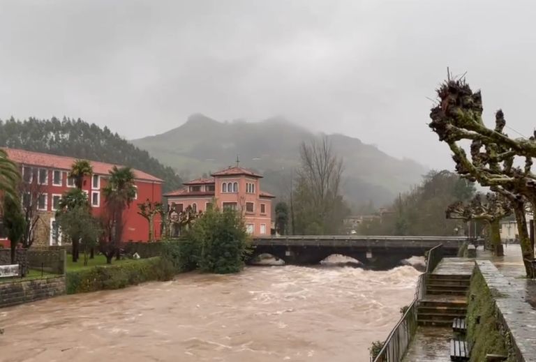 Deshielos causan destrozos en el norte peninsular, y podrían agravarse Deshielos causan destrozos en el norte peninsular, y podrían agravarse
