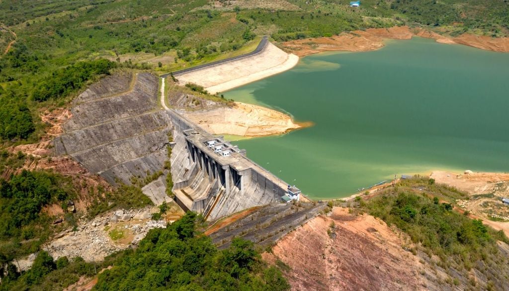Embalses Para que un embalse aumente sus reservas, las precipitaciones deben producirse en su cuenca de aportación