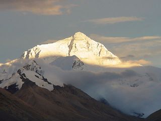 Los fuertes vientos en la cima del Everest “roban” el oxígeno a los escaladores