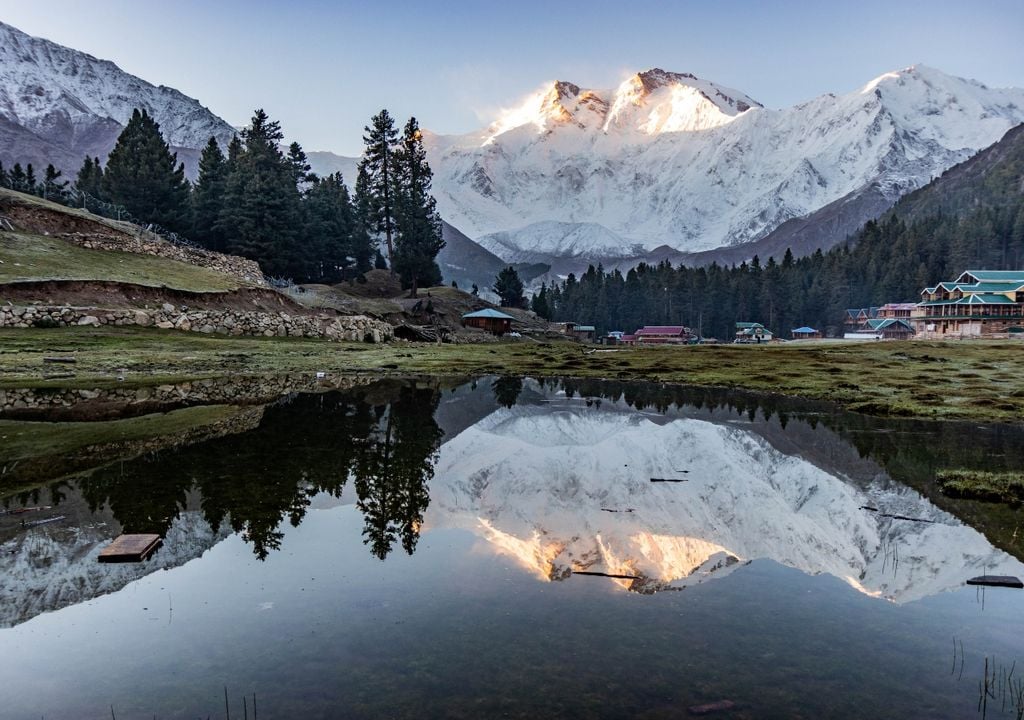 Vista del monte Nanga Parbat desde Fairy Meadows, en la región de Gilgit-Baltistán, en Pakistán.