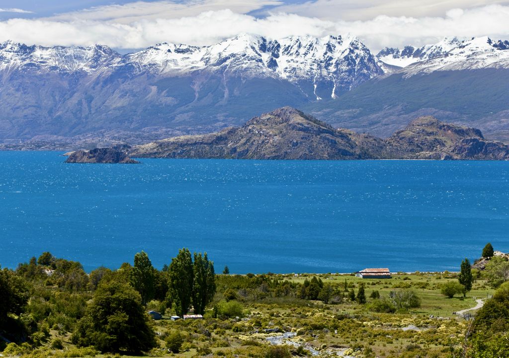 Lago General Carrera, el más grande de Chile. Lago General Carrera, el más grande de Chile.