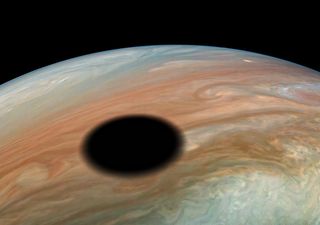 Los otros eclipses: sombra de Io en Júpiter vista por Juno