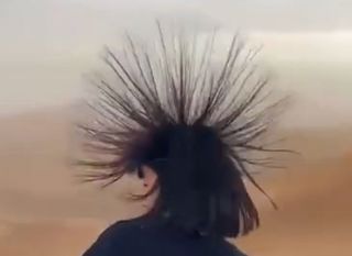 ¡Los pelos de punta! Impactante video muestra el riesgo ante la inminente caída de un rayo