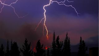 Los rayos y los fuegos forestales boreales cada vez más al norte