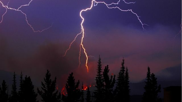 Los Rayos Y Los Fuegos Forestales Boreales Cada Vez Más Al Norte Los Rayos Y Los Fuegos Forestales Boreales Cada Vez Más Al Norte
