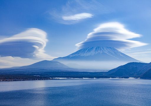 Los sombreros del gigante: los cient&iacute;ficos descubren c&oacute;mo y cu&aacute;ndo se forman las ic&oacute;nicas nubes del Monte Fuji