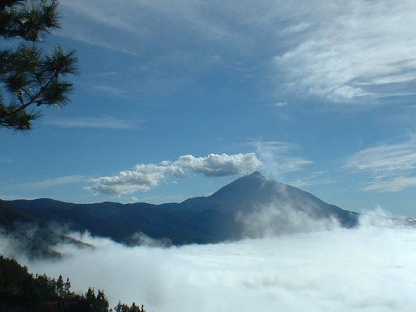 Teide con “sombrero” y mar de nubes