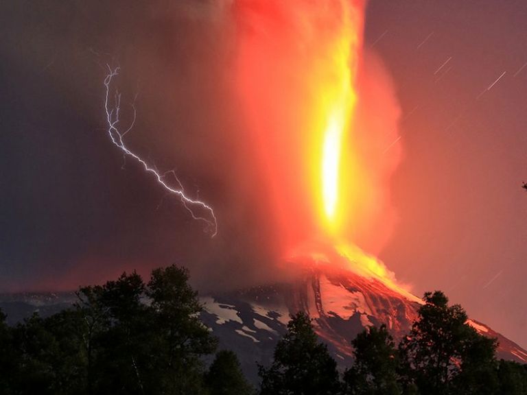 Los volcanes generan infrasonidos en sus erupciones dependiendo de su forma Los volcanes generan infrasonidos en sus erupciones dependiendo de su forma