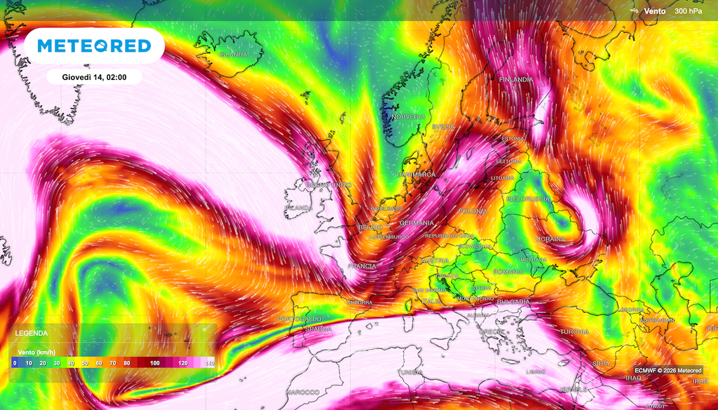 La mappa ECMWF dei venti a 300 hPa mostrano chiara l'ondulazione della corrente a getto polare in avvicinamento alle Alpi a metà maggio. Al sud invece fluisce la corrente a getto subtropicale.