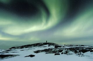 Luces fantasmales en la noche polar