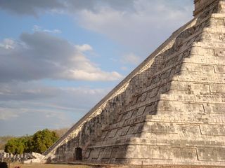 Luces y sombras mayas