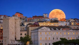 Luna piena di giugno 2026: quando &egrave; la Luna delle Fragole e tutte le fasi lunari del mese