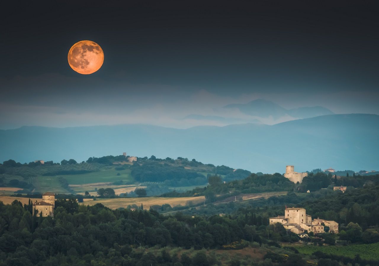 L'affascinante mondo delle superstizioni della Luna Piena - Cetro Concursos